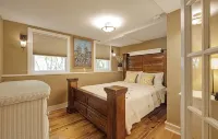 Victorian House, Downtown NW, 3Baths, Deck, Patio, Garden, Reunions, Families 더 메이즈 앳 더 펌프킨 패치 주변 호텔