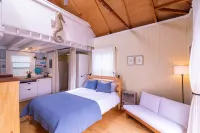 Small Beach Cottage near the Coastal Trail and The Ritz