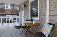 Cozy Beach Block Retreat w/ Free Parking & Balcony [1215-4]