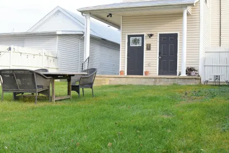 Rustic French Country Charm 1 Bed-1 Bath w/Washer & Dryer in New Market, VA!