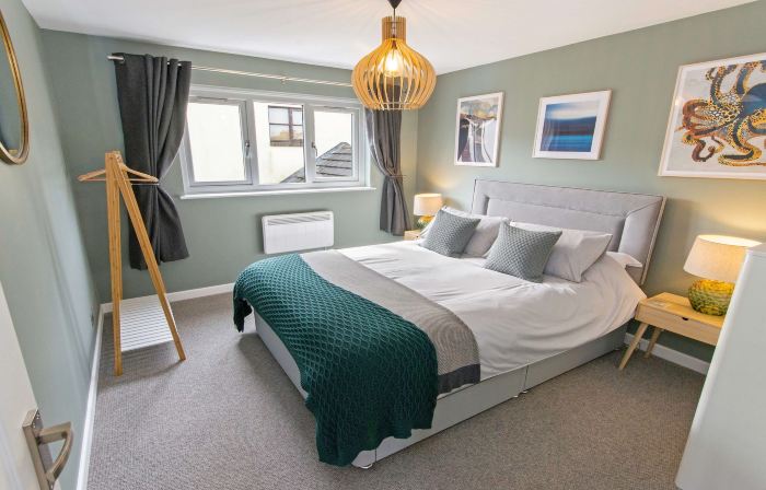 Oceanside | Sleeps 6 |Walk to Beach & Stylish