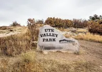Happy House Neighboring Nature charming Colorado Springs with AC, WiFi