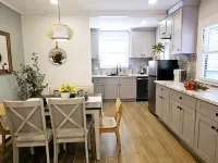 Detached Bungalow Home Prime location Close to DT Pasadena King Size -Bed! 29