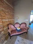 The Henry Lofts 2-bedroom apt., dog friendly fenced yard, arcade, coffee shops