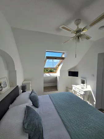 Beautiful apartment with private pool near Tenby (Free Wifi)