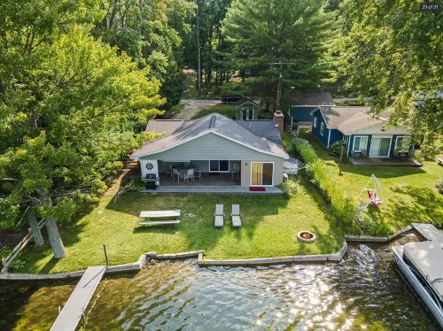 Quiet oasis steps from the water with access to Canadian Lakes amenities! Hotels in Mecosta County