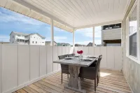 Budget & Pup-Friendly Oceanside! Classic Obx Style w/ Shiplap, Walk-in Showers!