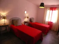 At the foot of Ventoux, new air-conditioned gîte with private pool