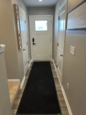 New, central spacious stadium townhome in West Seneca. Fully furnished, WiFi, AC Отели рядом с достопримечательностью «Firemans's Memorial Exhibit»