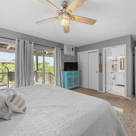 Enjoy lake views from 2 decks! Walk to pool, gym & golf course. Lake access.
