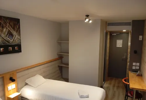 Logis Hôtel Acotel Avignon Nord - Pysäköinti