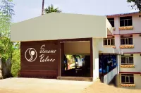 Hotel Serene Palace Отели в г. 