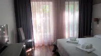 B&B Erifrà Piccolo Hotel Các khách sạn gần Corso Giuseppe Mazzini