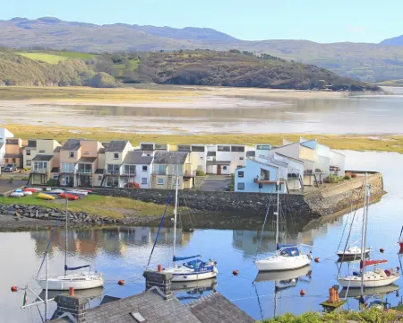 56C South Snowdon Wharf Hotels in Porthmadog