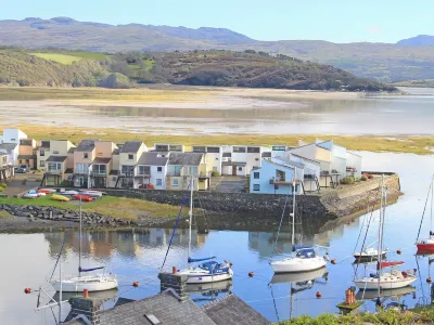56C South Snowdon Wharf Hotels in 