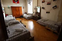 Dingo Backpackers Hostel Hotels in Варцихе