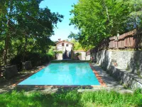 Holiday Home with Shared Pool - Park Yeri
