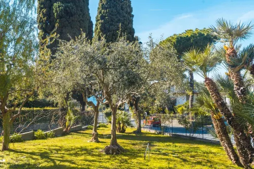 Lemon Apartment with Garden and Sea View by Wonderful Italy