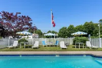 The Beaches Guest Rooms and Cottages - Pools