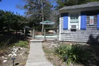 Cape Cottage with 5 beds, large deck, and less than 10 minute walk to the beach!