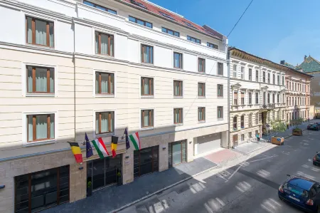 Three Corners Lifestyle Hotel Отели рядом с достопримечательностью «Базилика святого Иштвана»