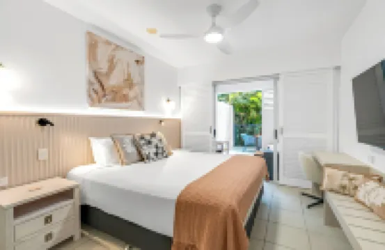 Elysium Private Apartments at Beach Club & Spa