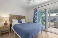 Driftwood Inn - parking