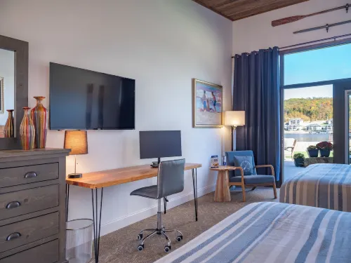 Pebble Bay Club Hotels in Russell Township