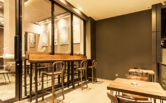 Stanley Wahid Hasyim Jakarta Отели рядом с достопримечательностью «Balai Kota DKI Jakarta»