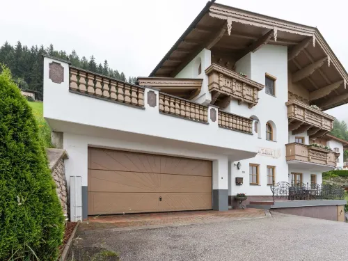 Apartment in Hainzenberg Near Ski Lift