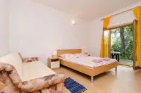 Apartments Limuni - Homestays