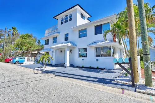 Beach Livin 1 - 1 Bedroom Downstairs - Bungalows