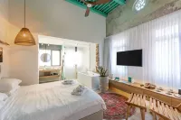 Akotika Boutique