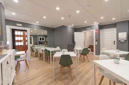 Alda Centro Pamplona Отели рядом с достопримечательностью «Arvena»