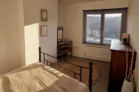 Modern 4-Bedroom Townhouse with Private Garden Hôtels à : Abertillery