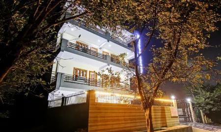 Treebo the Eden Roc Отели рядом с достопримечательностью «Jaypee Institute of Information Technology»