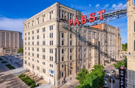 Klvg - Malt House Отели рядом с достопримечательностью «UWM English as a Second Language Program»