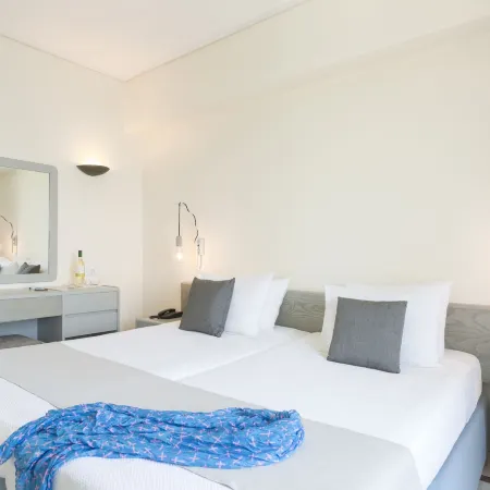 Samaina Port Hotel
