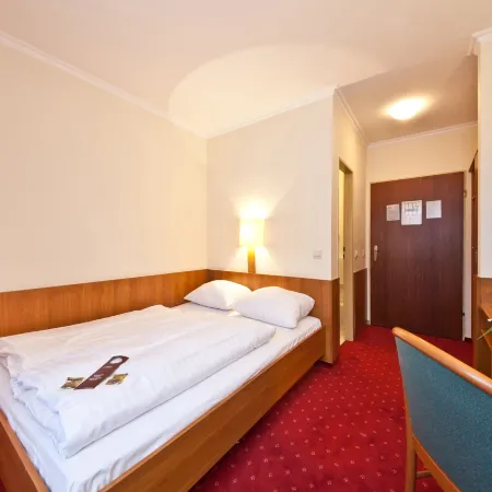 Hotel Primus Frankfurt Sachsenhausen Отели рядом с достопримечательностью «Железный Мост»