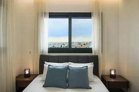 Phaedrus Living: Sea View Anna Residence 302