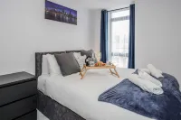 Watford Cassio Deluxe - Modernview Serviced Accommodation - bar
