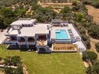 Azatis Luxury Villa