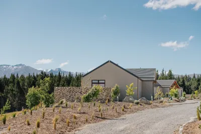 Mt Cook Lakeside Retreat Отели в г. 