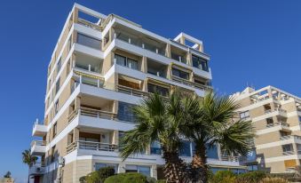 Mackenzie Castella Beachfront Suite