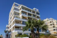 ห้องสวีทติดชายหาด Mackenzie Castella โรงแรมใน