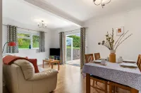 St Helens Apartment 2 - Short Walk to Beach Hotels in Amroth