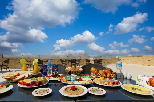 Venus Pyramids Inn - Top Roof Access W Free Break Fast - Pensions