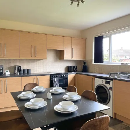 6 Person Spacious Home with Garden