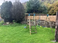 Transformed Railway Wagon- Sleeps2-Garden-Firepit Hotel a Gwernyfed