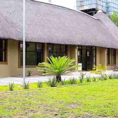 Africa Self Catering Chalets - Manyeleti Hotel Exterior
